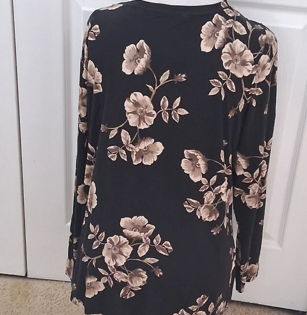 Colleen Lopez Black Floral Top Size 1X